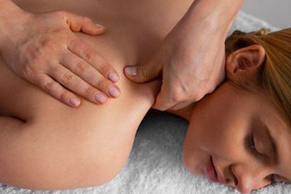 نحوه انجام ماساژ لومی لومی چگونه است